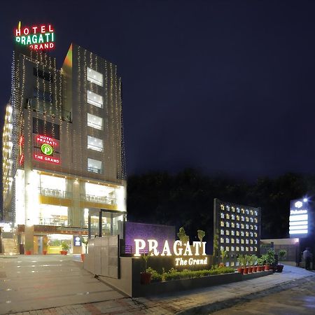 Hotel Pragati The Grand Ахмедабад Экстерьер фото