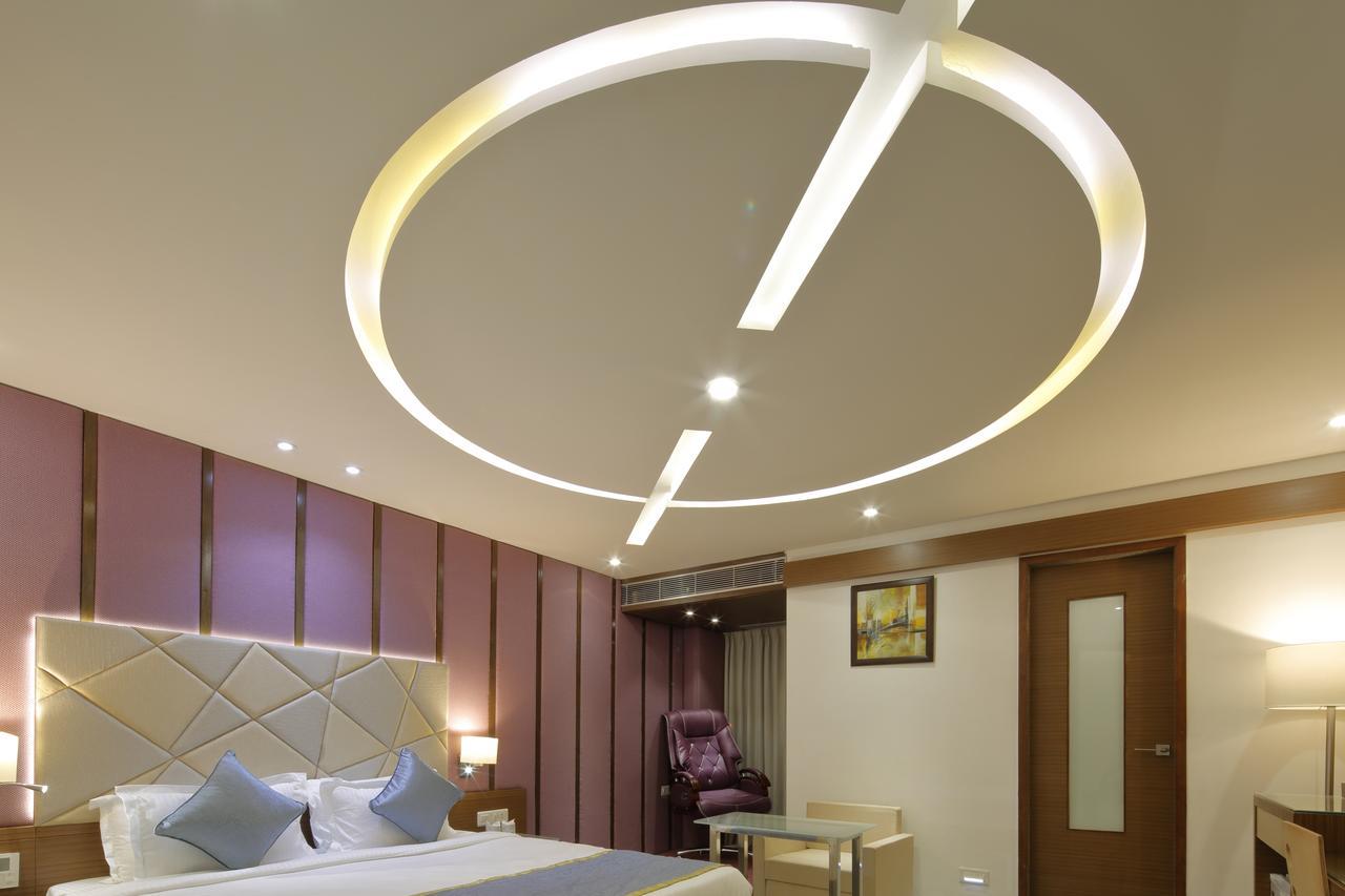 Hotel Pragati The Grand Ахмедабад Экстерьер фото