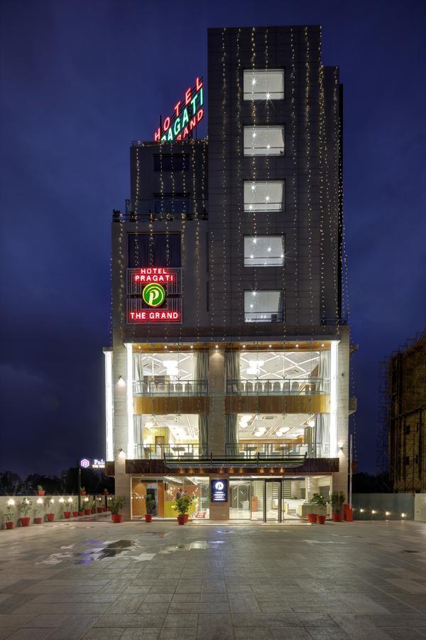 Hotel Pragati The Grand Ахмедабад Экстерьер фото