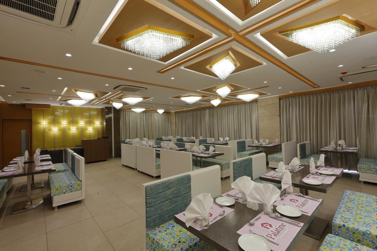 Hotel Pragati The Grand Ахмедабад Экстерьер фото