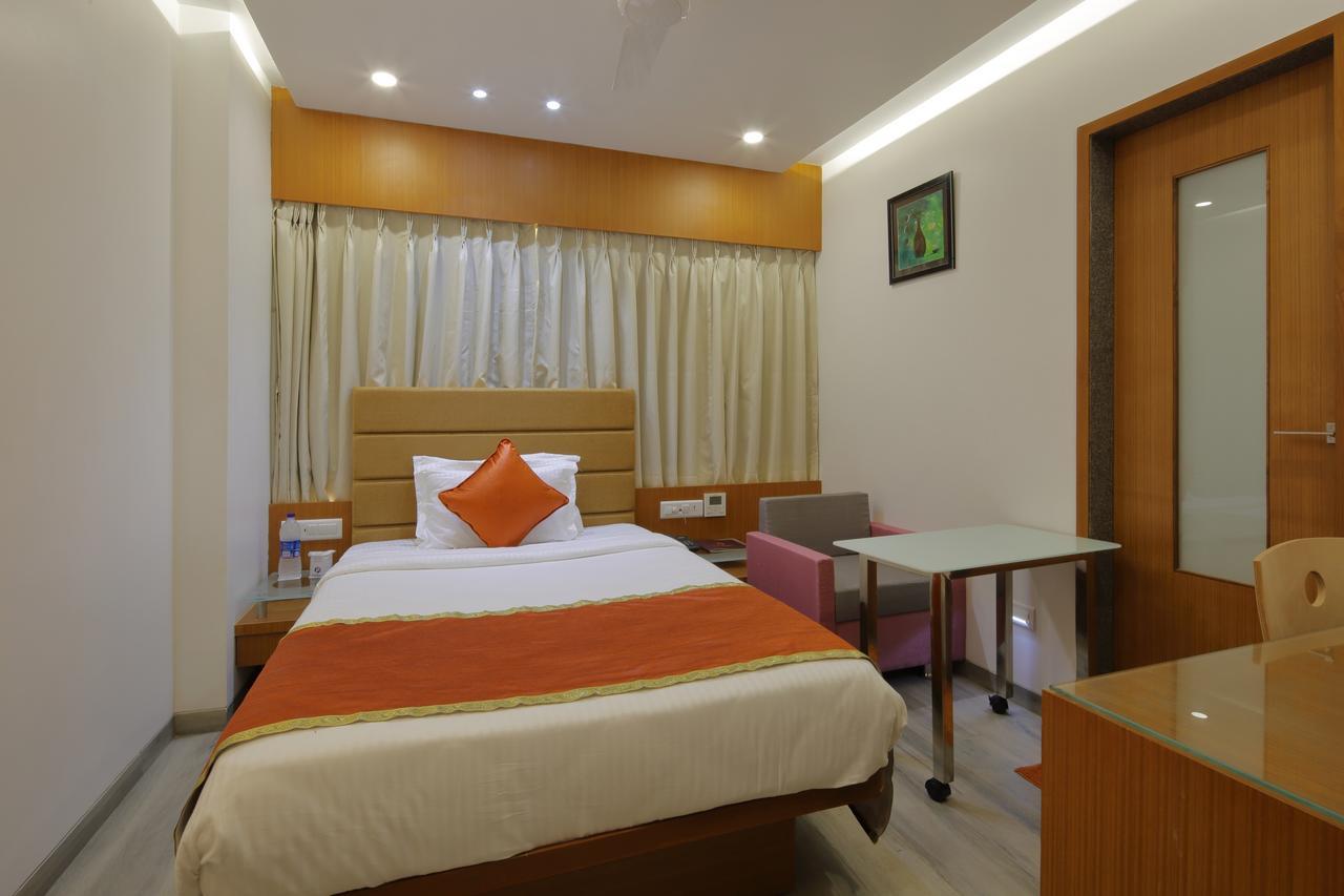 Hotel Pragati The Grand Ахмедабад Экстерьер фото